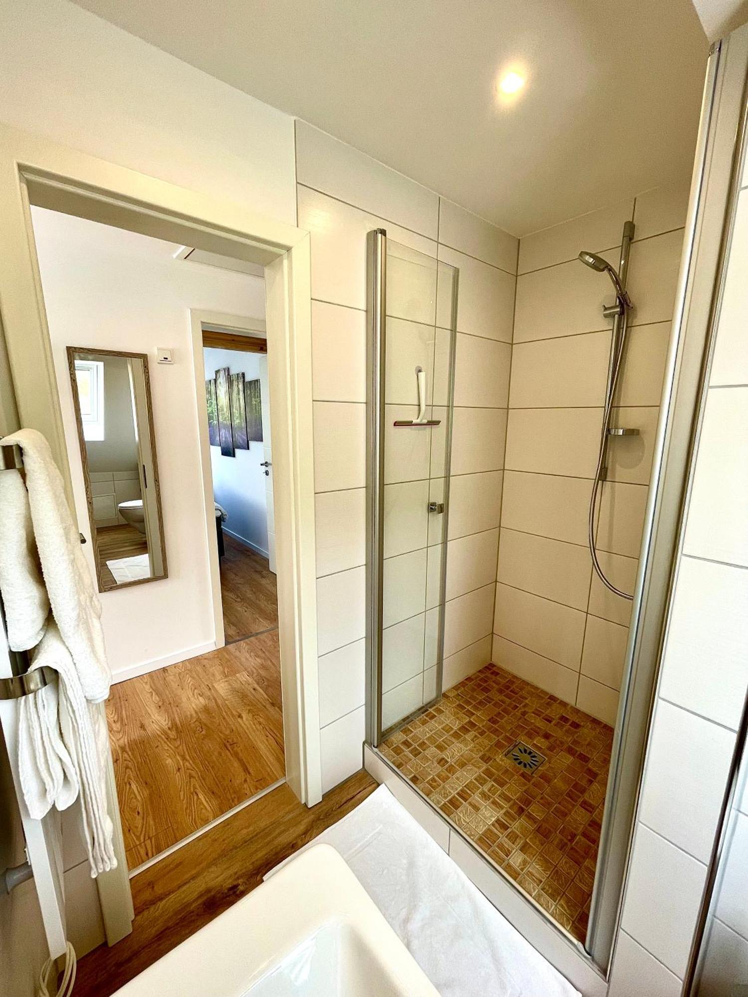 Sky Apartment, Blick Zur Mosel, Grosser Balkon, Kaffeemaschine, Smart Tv Zell an der Mosel Bagian luar foto