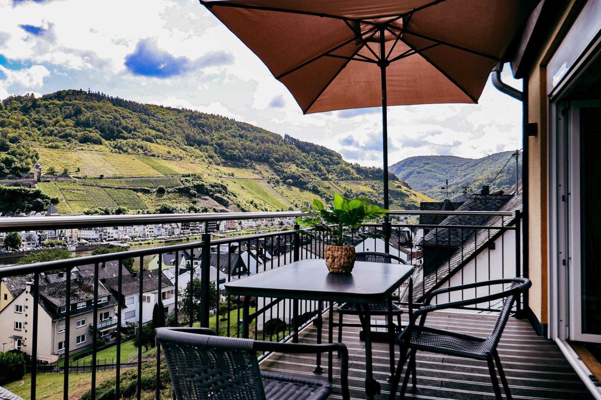 Sky Apartment, Blick Zur Mosel, Grosser Balkon, Kaffeemaschine, Smart Tv Zell an der Mosel Bagian luar foto