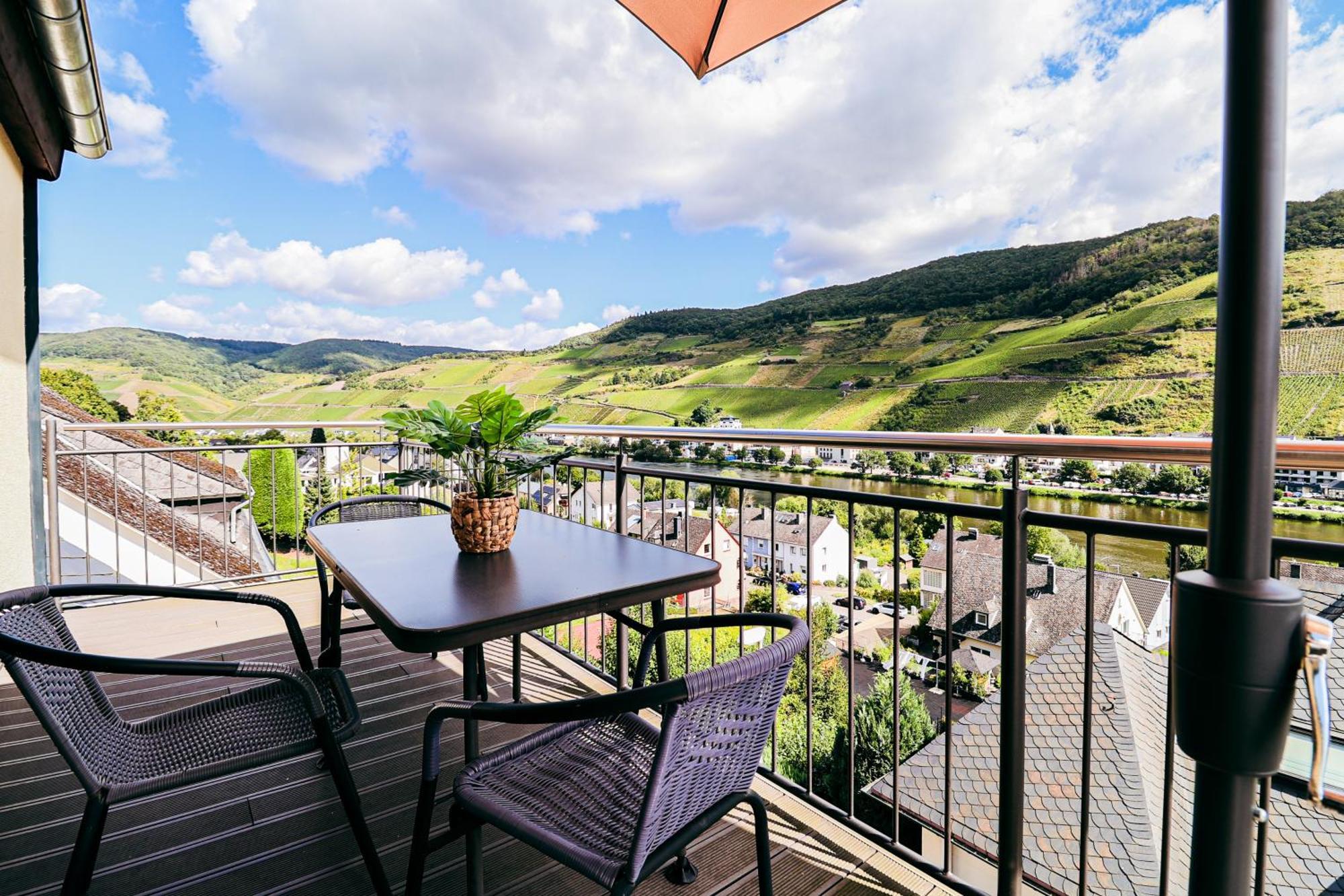 Sky Apartment, Blick Zur Mosel, Grosser Balkon, Kaffeemaschine, Smart Tv Zell an der Mosel Bagian luar foto